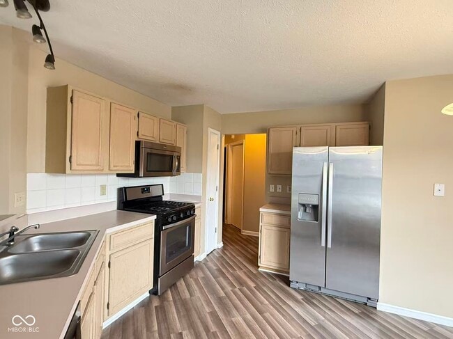 Building Photo - 7006 Long Run Dr