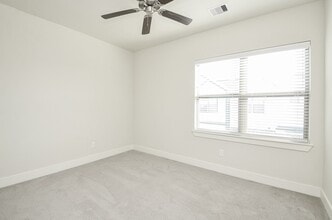 Building Photo - 1103 Fuschia Rd