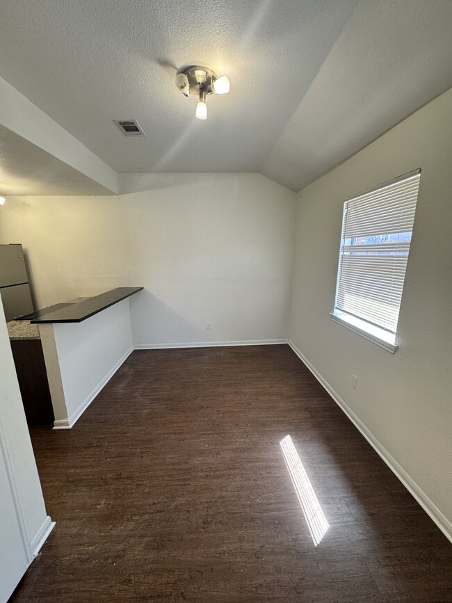 Dining room - 1223 James Ave