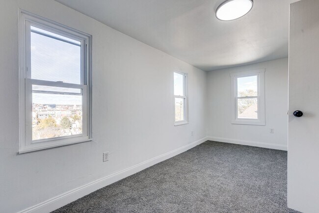 Foto del edificio - 2439 Arlington Ave