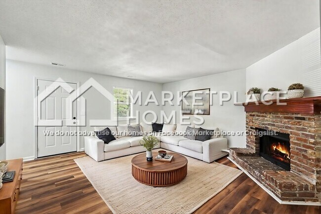 Building Photo - 5128 Lakeview Ct