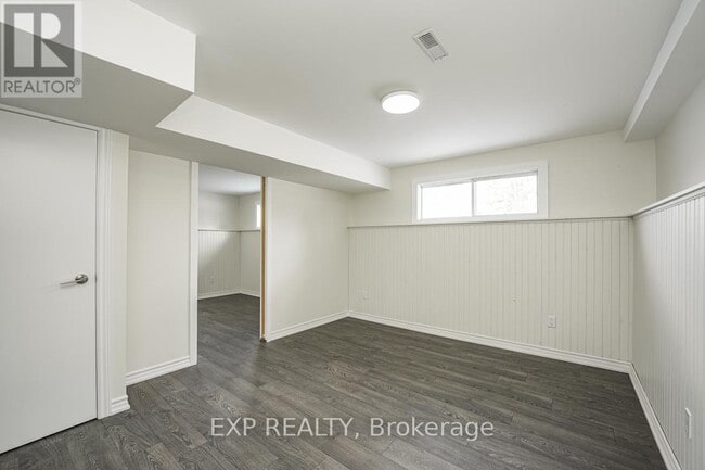 Building Photo - 209 Westmount Dr S