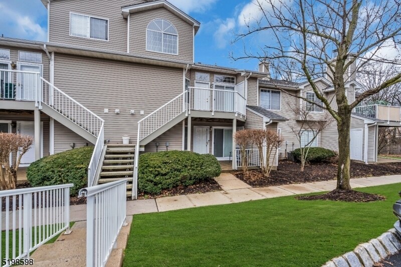 12 Cedar Ct, Bedminster, NJ 07921 Room for Rent in Bedminster, NJ