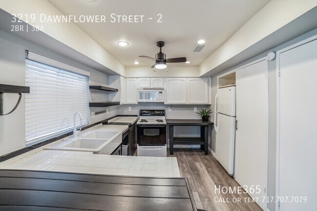 Building Photo - Beautiful 2-story, 2 bedroom w/ community ...