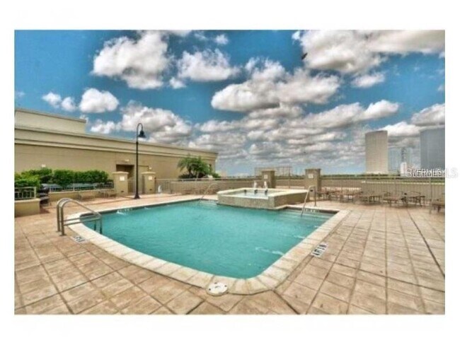 Foto del edificio - 275 Bayshore Blvd