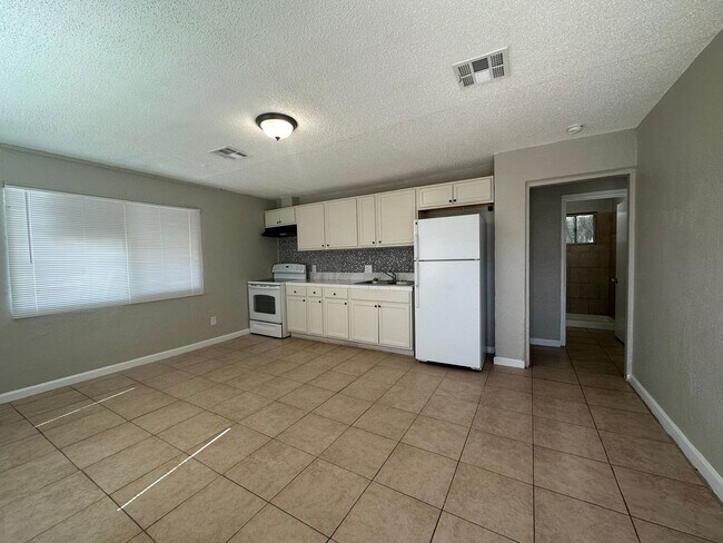 Foto del edificio - 2 Bedroom Condo