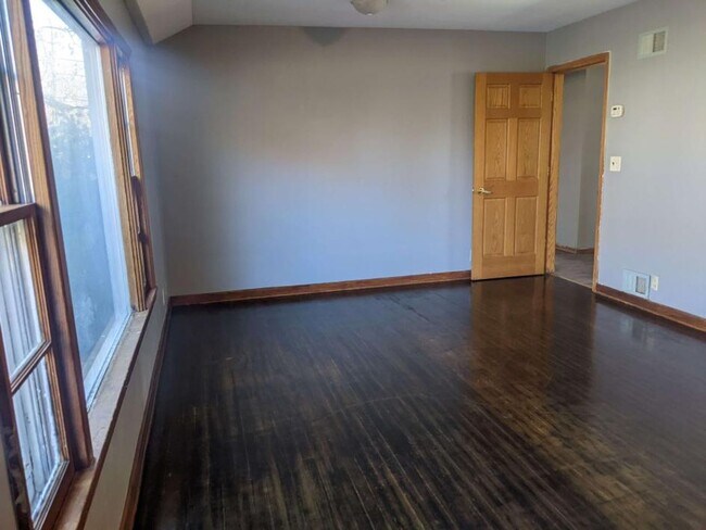 Building Photo - AVAILABLE NOW!!!  Rent Reduced through Jul...
