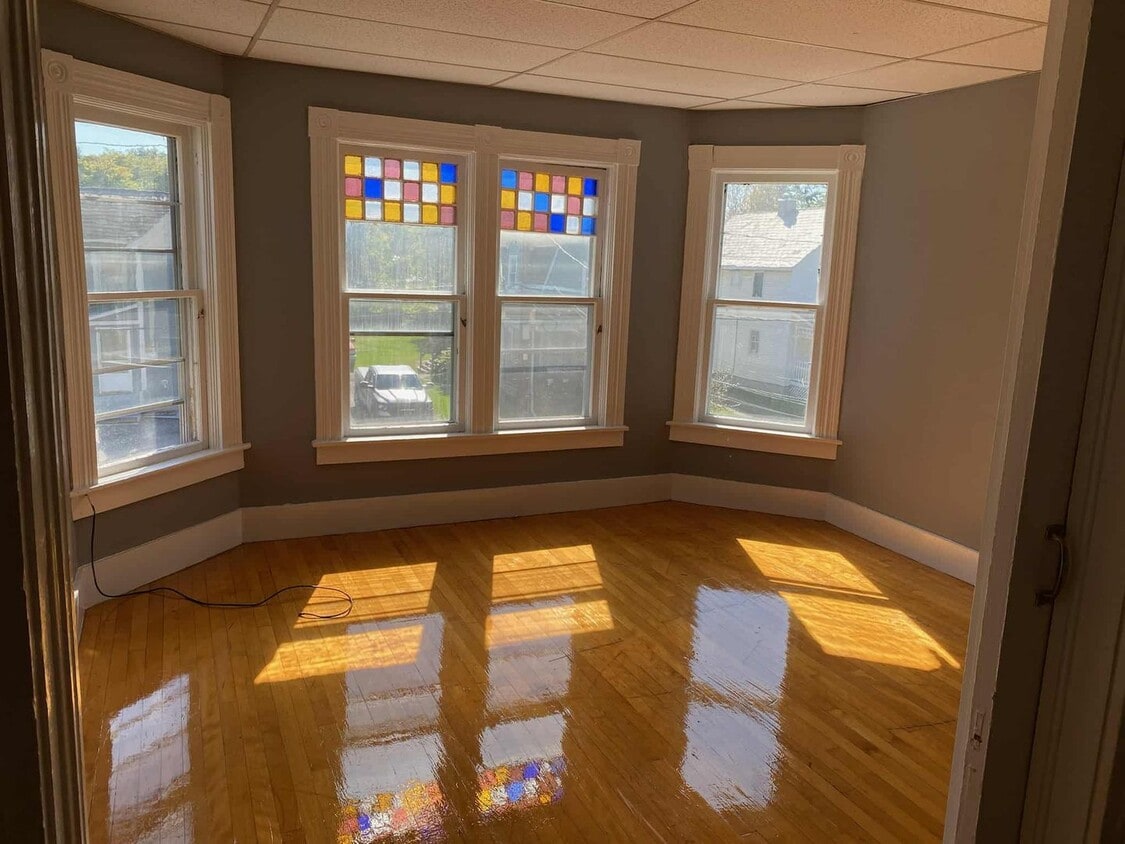 Primary Photo - Rutland Apartments