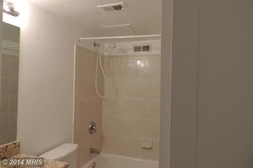 Building Photo - 5851 Quantrell Ave