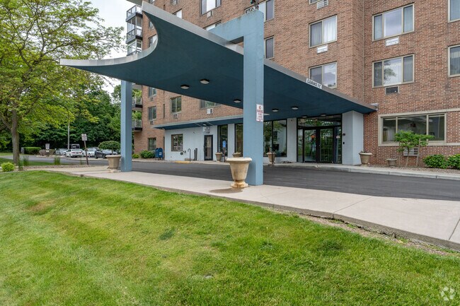 Foto del edificio - Parkway Condominiums