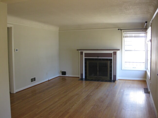 Building Photo - 1100 Z St