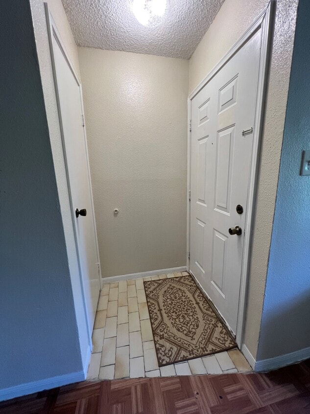 Entryway - 2120 El Paseo St (Houston, TX)