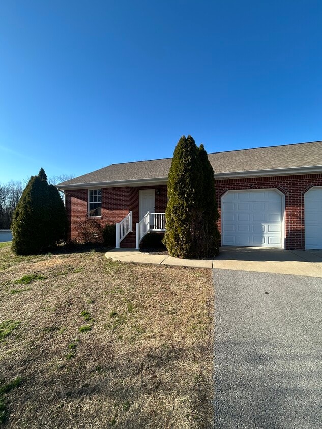 Foto principal - 50 Shadow Ridge Ln