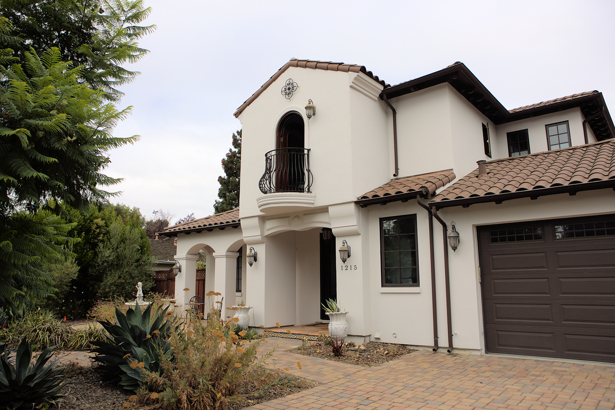 Foto principal - 1215 Altamead Dr