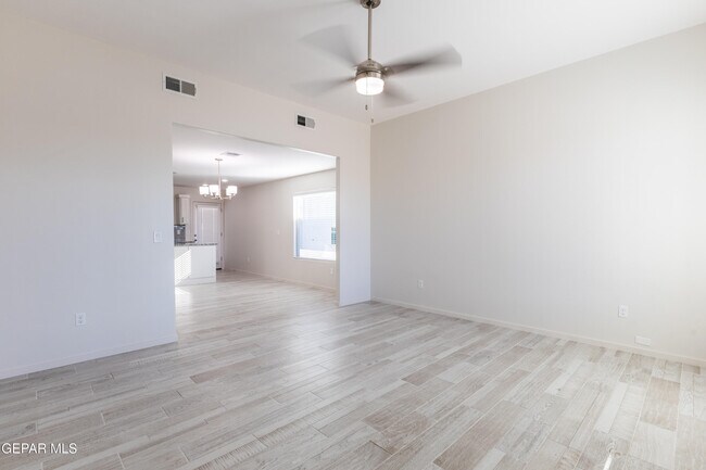 Foto del edificio - 13909 Paseo Bosque Ave