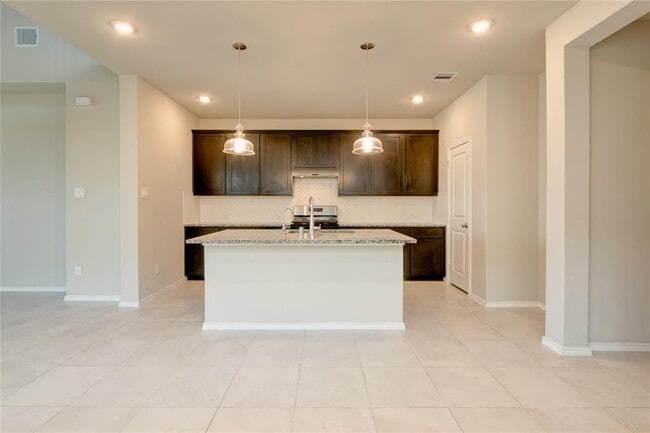 Building Photo - 12355 Summerbrook Dr