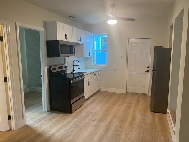 Building Photo - 1720 27th Ave N