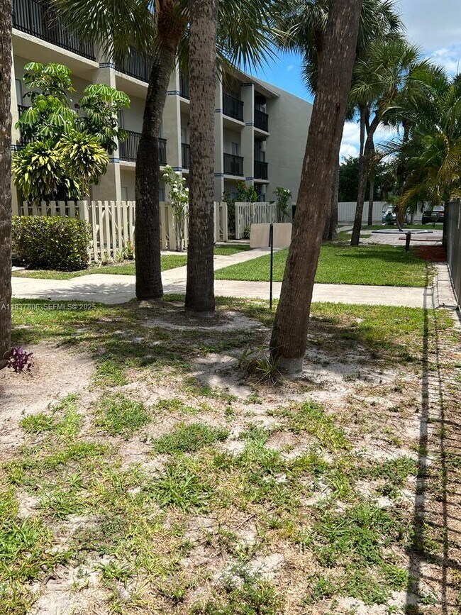 Foto del edificio - 1500 N Congress Ave