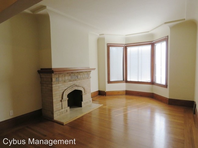Building Photo - 2040-2042 Greenwich St