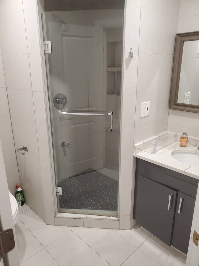 Foto del edificio - 2301 E 66th St