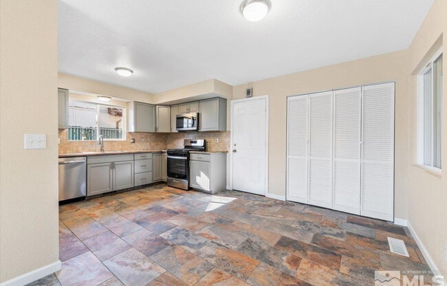 Building Photo - 630 Teel St