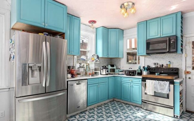 Kitchen - 5734 Woodbine Ave