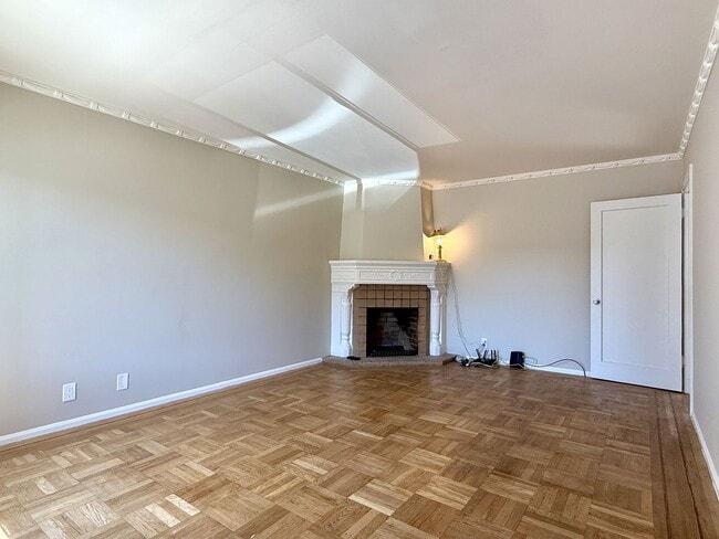 Foto del edificio - Two bedroom home for rent with large priva...