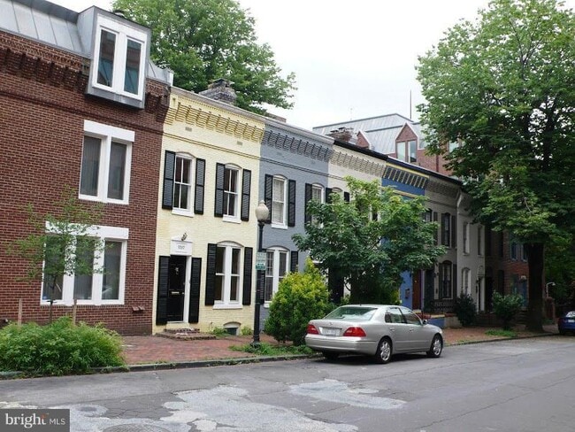 Foto del edificio - 1077 30th St NW