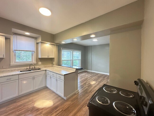 Foto del edificio - 8 E Hillcrest Ave