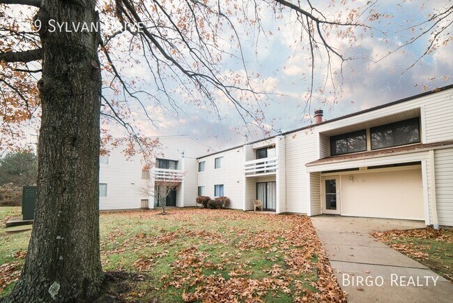 Building Photo - $300 Security Deposit and 1 Month Free for...