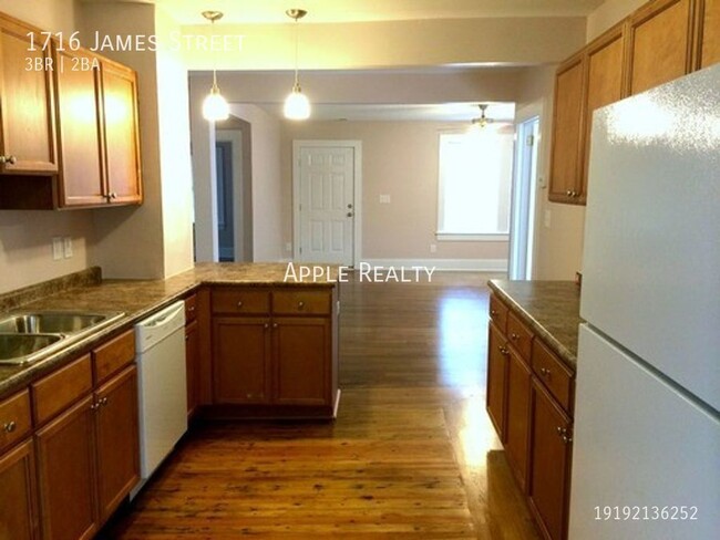 Foto del edificio - 1716 James St
