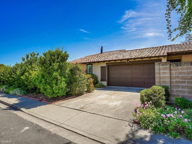 Building Photo - 40910 Valero Dr