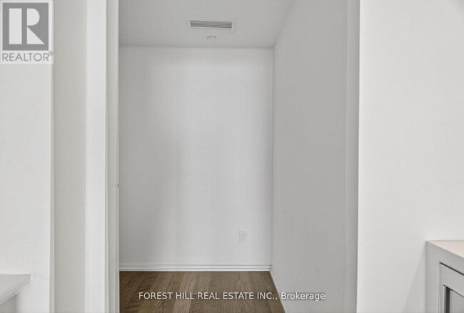 Photo du bâtiment - 8 Hillsdale Ave E