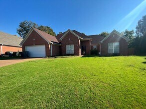 Building Photo - 9150 Hervay Cove