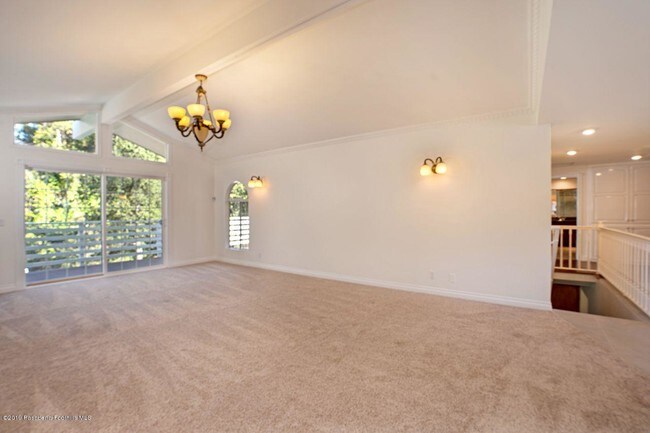 Foto del edificio - 5246 Donna Maria Ln