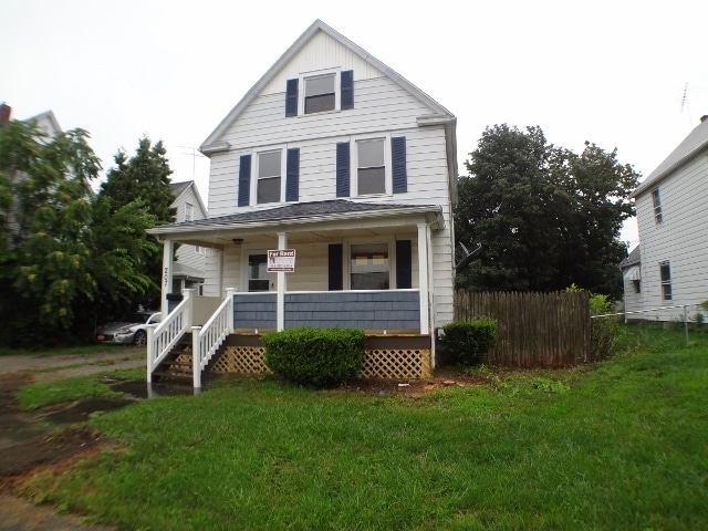 Building Photo - Spacious home just minutes from lake Erie ...