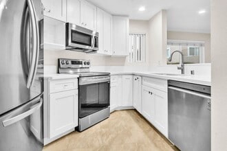 Building Photo - 7405 Charmant Dr