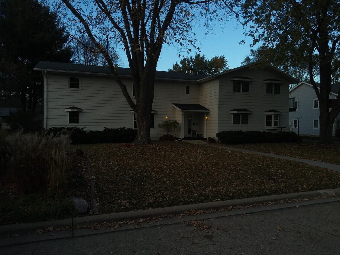 1340 Lincoln Ave Unit 3, Prairie Du Sac, WI 53578 Apartments in