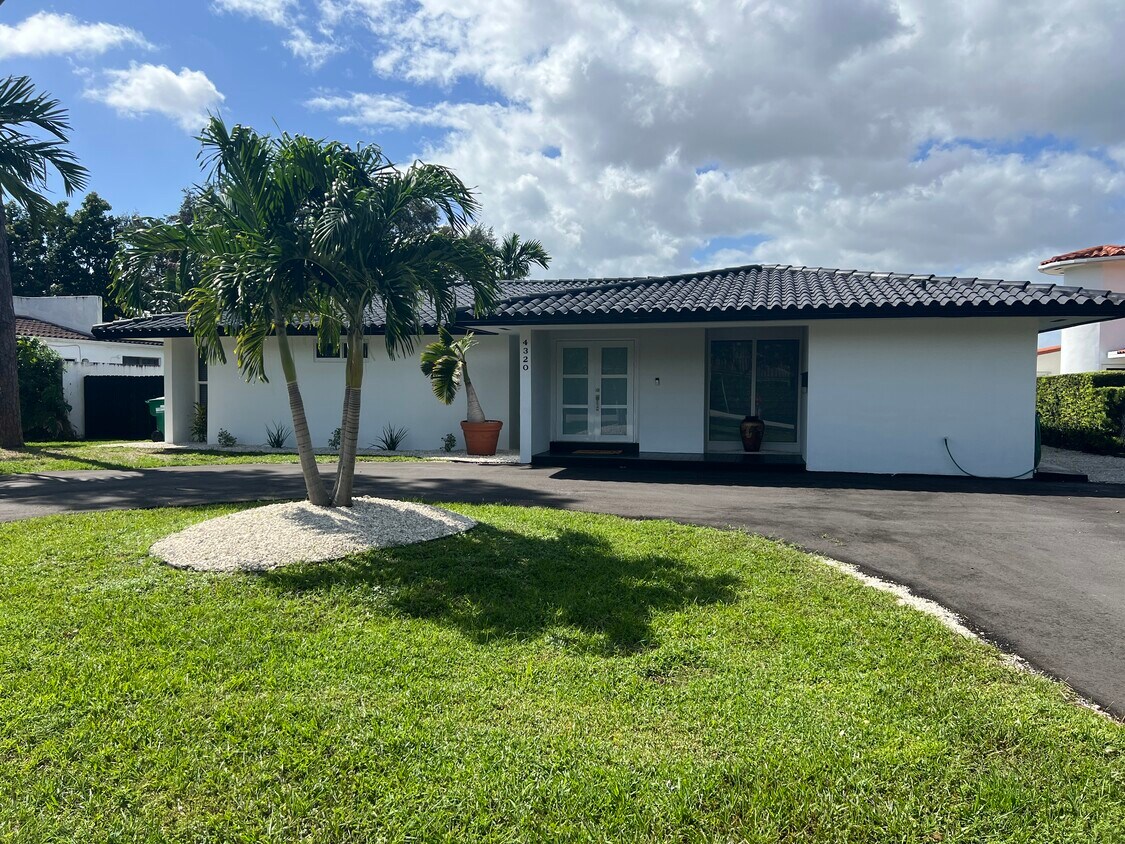 Foto principal - 4320 SW 57th Ave