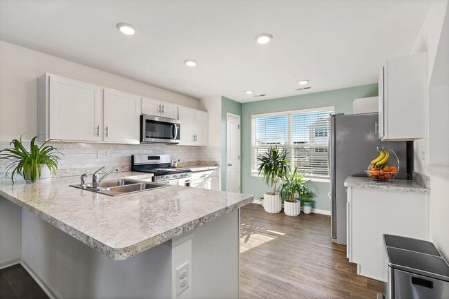 Building Photo - 3806 Honeysuckle Ln