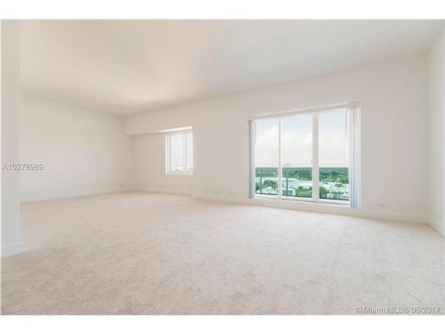 Building Photo - 2310 Collins Ave