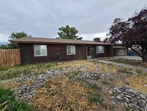 Building Photo - 474 Royal Ann Way