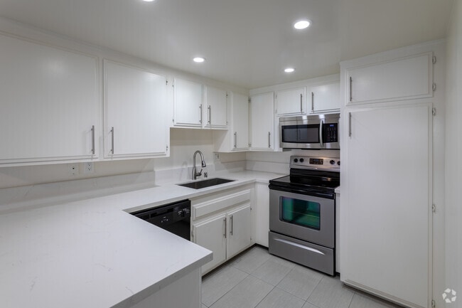 2BR, 2BA - 1200 SF - Glendora West Apartments