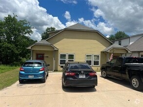 Building Photo - 411 E Elm St