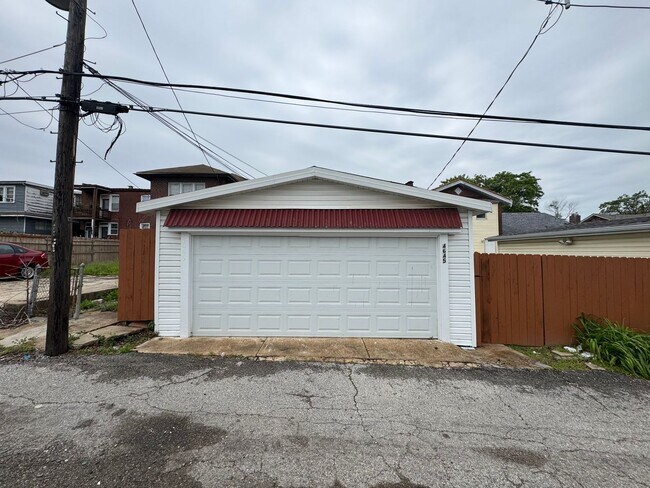 Building Photo - 4645 Wilcox Ave