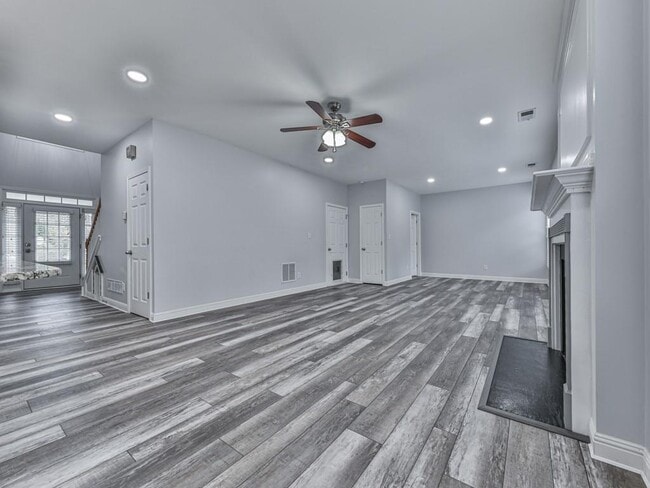 Building Photo - 3745 Clear Lake Way Northwest