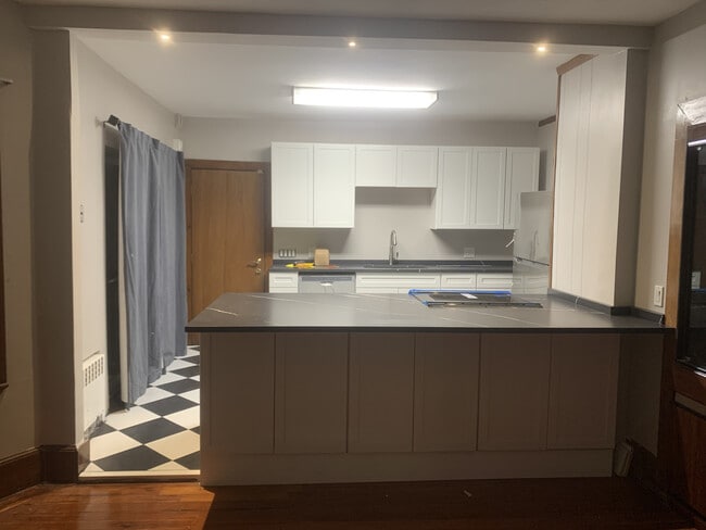 Building Photo - 81 Litchfield St