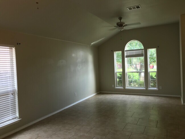 Foto del edificio - 713 Cooper Ln