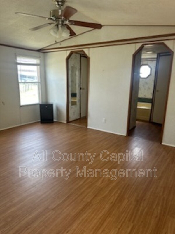 Building Photo - 222 Stockmen