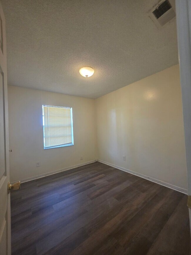 Foto del edificio - 3 bedroom 2 Bath Single Family Home
